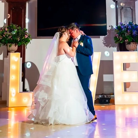 Elegant White Wedding Dress - Picture 10 of 10